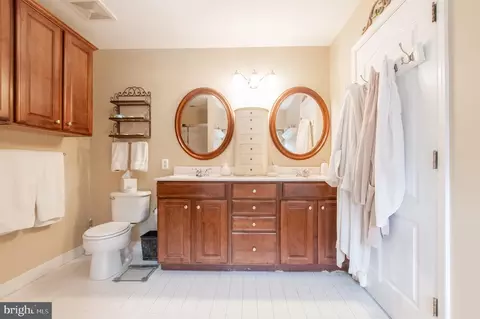 Bath - 4 Marshall Ct, Glen Mills, PA 19342 photo 2 of 5