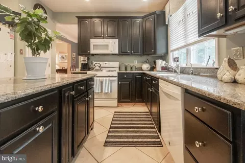 Kitchen - 4 Marshall Ct, Glen Mills, PA 19342 photo 3 of 5