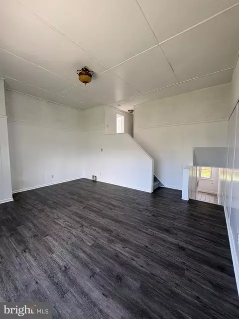 Living - 1402 Cosgrove St, Marcus Hook, PA 19061 photo 2 of 6
