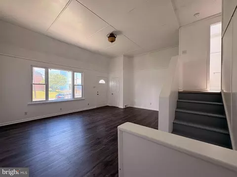 Living - 1402 Cosgrove St, Marcus Hook, PA 19061 photo 4 of 6