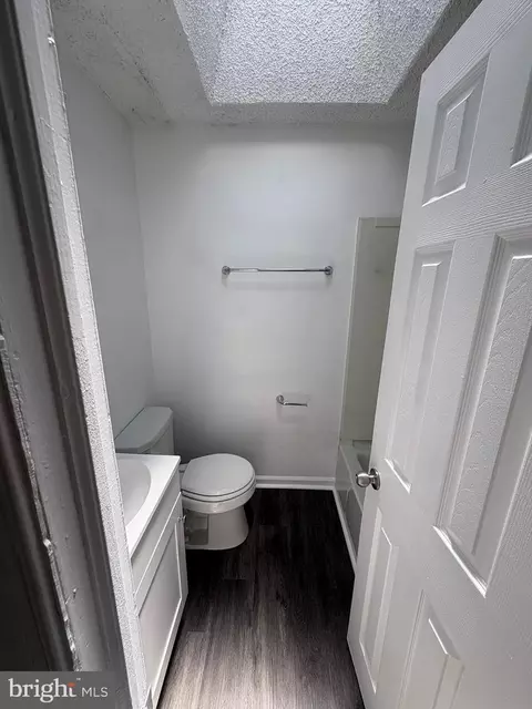 Bath - 1402 Cosgrove St, Marcus Hook, PA 19061 photo 1 of 3
