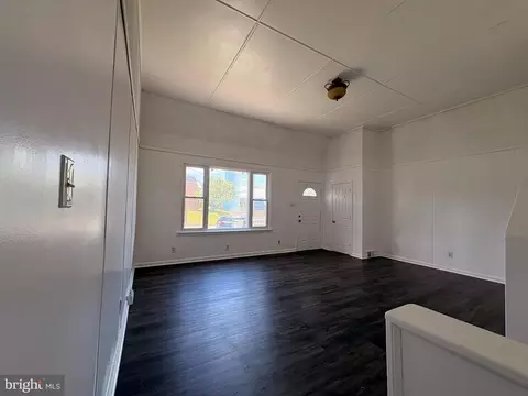 Living - 1402 Cosgrove St, Marcus Hook, PA 19061 photo 1 of 6