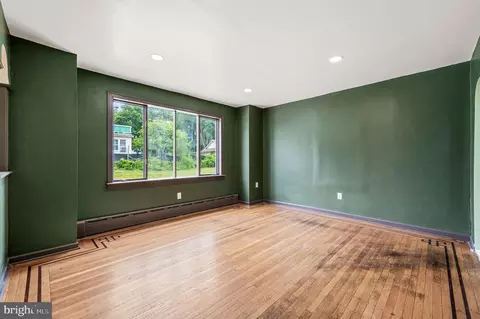 Living - 233 S Fairview Ave, Darby, PA 19082 photo 6 of 8