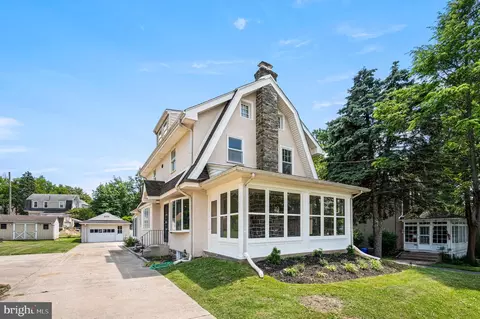 233 S Fairview Ave, Darby, PA 19082