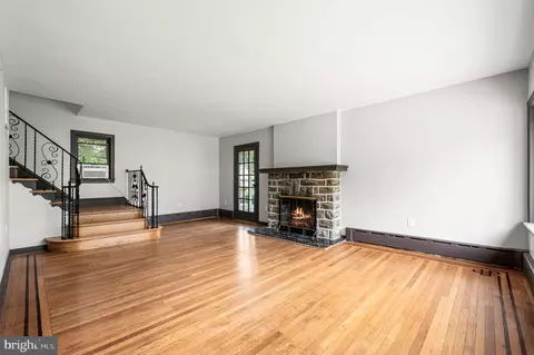 Living - 233 S Fairview Ave, Darby, PA 19082 photo 4 of 8