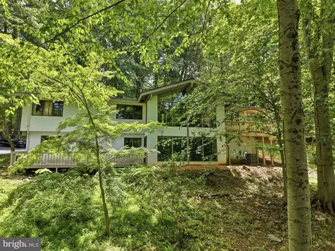 3220 Sawmill Rd, Newtown Square, PA 19073