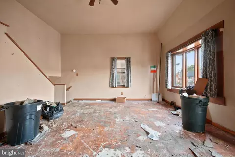 Living - 146 Ervin Ave, Linwood, PA 19061 photo 1 of 2