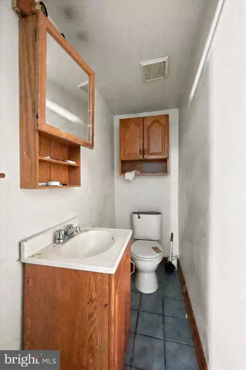 Bath - 146 Ervin Ave, Linwood, PA 19061 photo 1 of 2