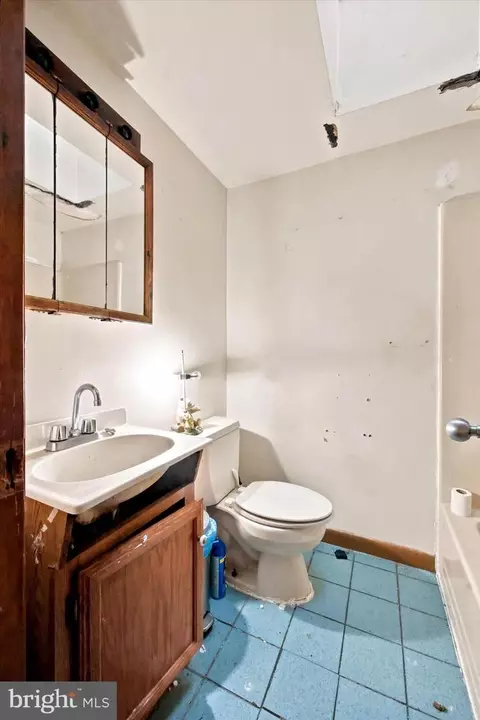 Bath - 146 Ervin Ave, Linwood, PA 19061 photo 2 of 2
