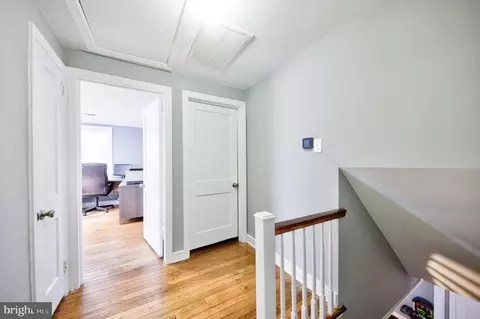 Entry Way - 38 Wayne Ave, Springfield, PA 19064 photo 2 of 3