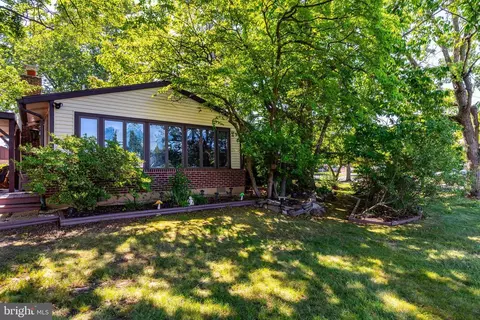 2181 Springhouse Ln, Aston, PA 19014