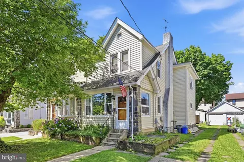 152 Shelbourne Rd, Havertown, PA 19083
