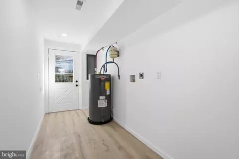 Entry Way - 2323 Mole Rd, Secane, PA 19018 photo 3 of 3