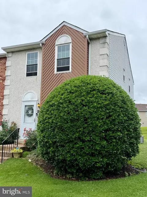 428 Cedarcrest Ln #8, Chichester, PA 19014