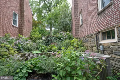 Exterior - 525 W Beechtree Ln, Wayne, PA 19087 photo 9 of 9