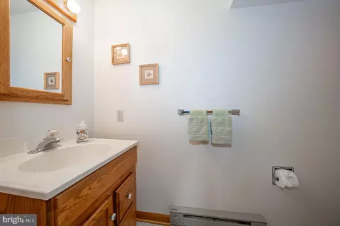Bath - 525 W Beechtree Ln, Wayne, PA 19087 photo 3 of 3