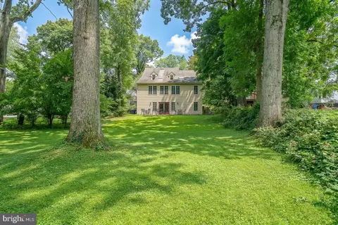 Exterior - 525 W Beechtree Ln, Wayne, PA 19087 photo 6 of 9