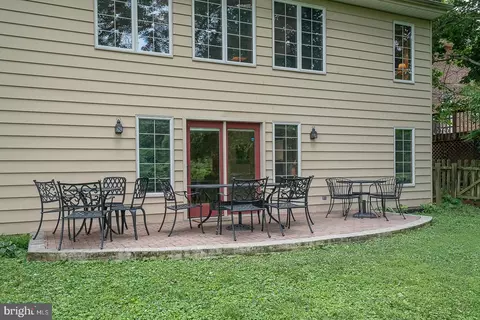Exterior - 525 W Beechtree Ln, Wayne, PA 19087 photo 4 of 9