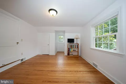 Bedroom - 525 W Beechtree Ln, Wayne, PA 19087 photo 7 of 7