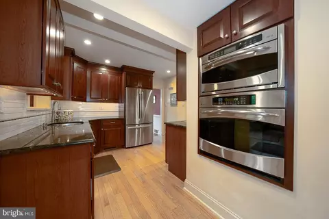 Entry Way - 525 W Beechtree Ln, Wayne, PA 19087 photo 3 of 5