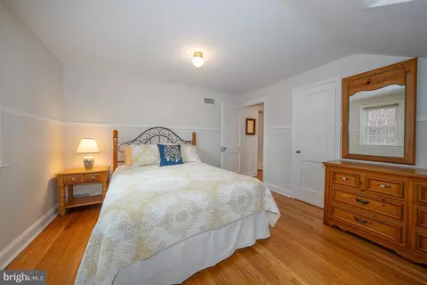 Bedroom - 525 W Beechtree Ln, Wayne, PA 19087 photo 5 of 7