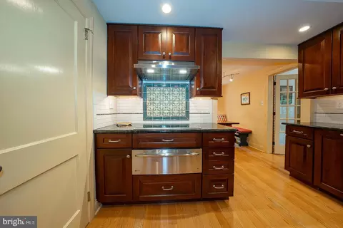 Kitchen - 525 W Beechtree Ln, Wayne, PA 19087 photo 4 of 4
