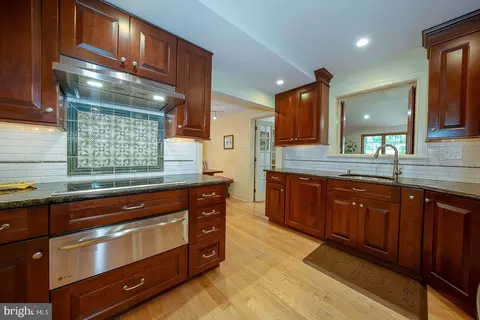 Kitchen - 525 W Beechtree Ln, Wayne, PA 19087 photo 3 of 4