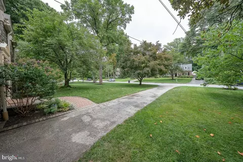 Exterior - 525 W Beechtree Ln, Wayne, PA 19087 photo 8 of 9