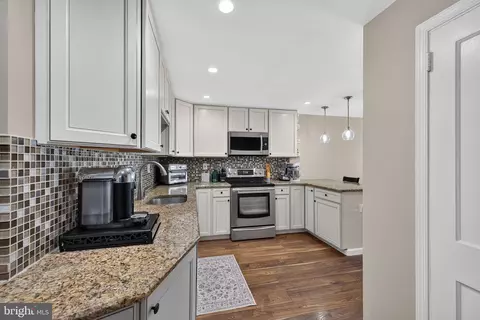 560 Holmes Rd, Morton, PA 19070