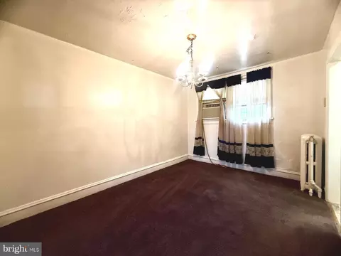 Living - 549 Littlecroft Rd, Darby, PA 19082 photo 4 of 4