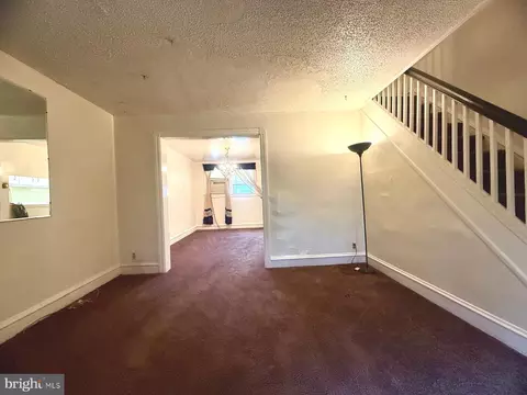 Living - 549 Littlecroft Rd, Darby, PA 19082 photo 1 of 4