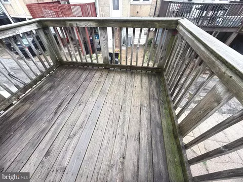 Exterior - 549 Littlecroft Rd, Darby, PA 19082 photo 5 of 6