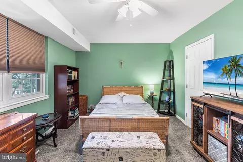 Bedroom - 800 South Ave #B-11, Secane, PA 19018 photo 2 of 4