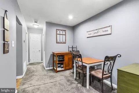 Entry Way - 800 South Ave #B-11, Secane, PA 19018 photo 1 of 2