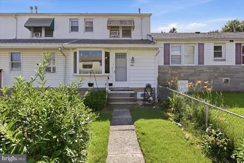 355 Hibbs Ave, Glenolden, PA 19036