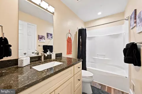Bath - 16 Evans Way, Aston, PA 19014 photo 4 of 5