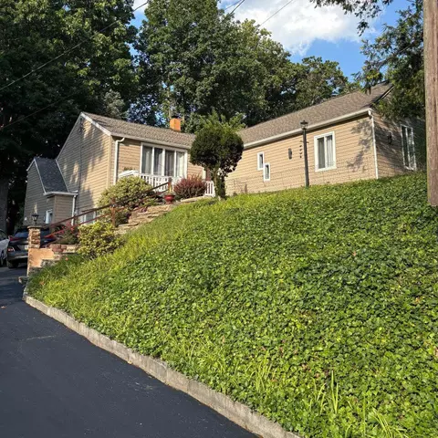3113 Green Valley Rd, Newtown Square, PA 19073