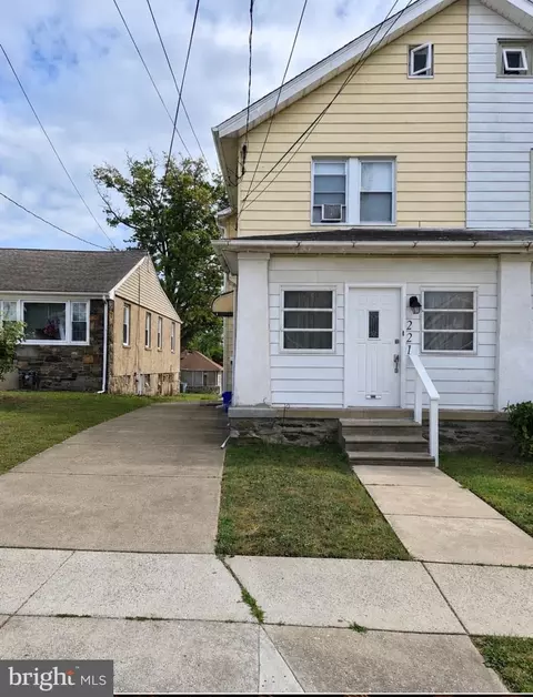 221 Ardmore Ave, Upper Darby, PA 19082