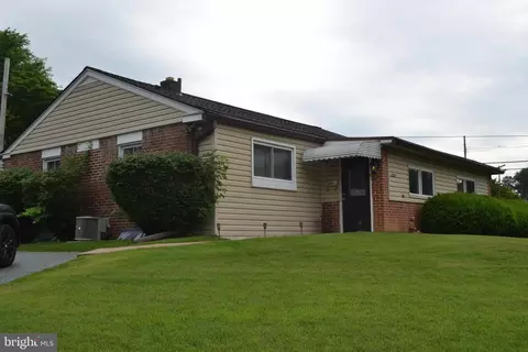 2220 Baldwin Run Dr, Aston, PA 19014
