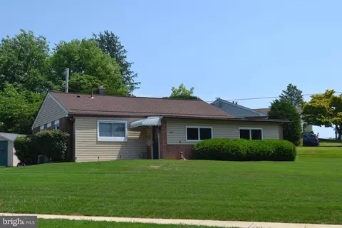 2220 Baldwin Run Dr, Aston, PA 19014