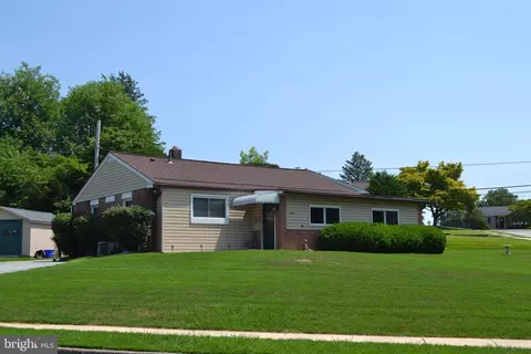 2220 Baldwin Run Dr, Aston, PA 19014