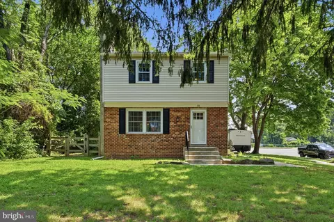 13 Kathleen Dr, Upper Chichester, PA 19014