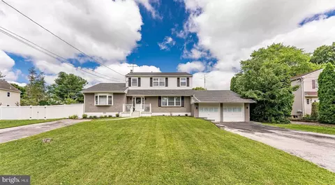 20 Walnut St, Newtown Square, PA 19073