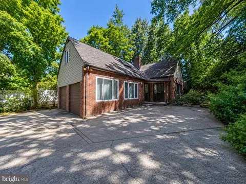 1746 Green Valley Rd, Havertown, PA 19083
