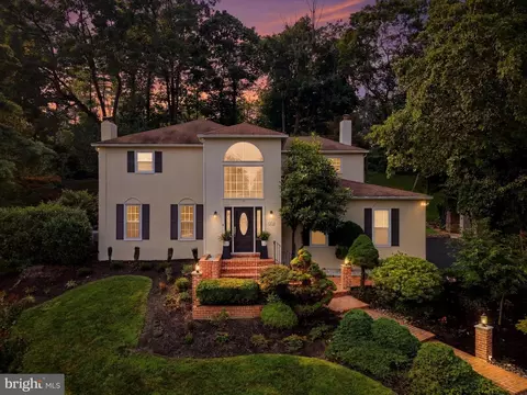 637 Heather Ln, Bryn Mawr, PA 19010