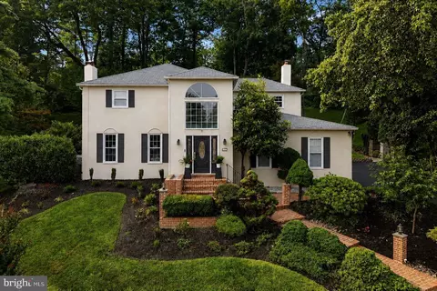 637 Heather Ln, Bryn Mawr, PA 19010