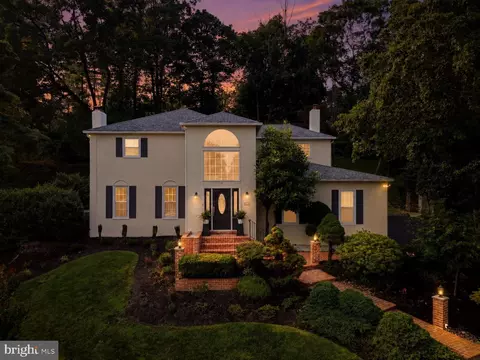 637 Heather Ln, Bryn Mawr, PA 19010