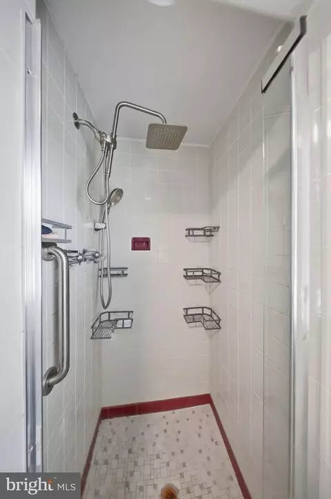 Bath - 855 Rhoads Dr, Springfield, PA 19064 photo 1 of 3