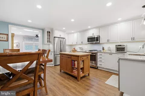 1084 Cedarwood Rd, Glenolden, PA 19036