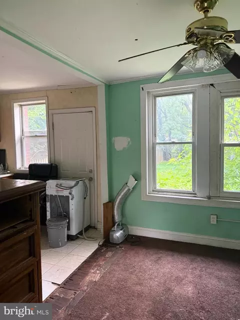 Entry Way - 13 Walnut St, Marcus Hook, PA 19061 photo 2 of 4